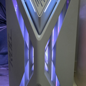 ASUS ROG 화이트 게이밍 PC 본체 풀 세트 + ROG 32인치 27인치 모니터 이미지