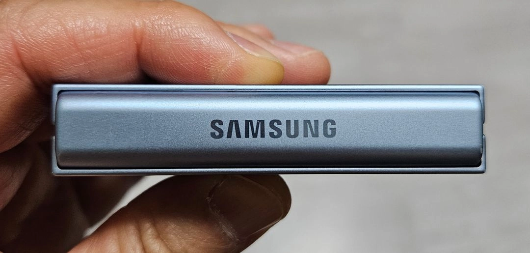 갤럭시 Z플립6 블루 256GB 싸게 팝니다. 이미지