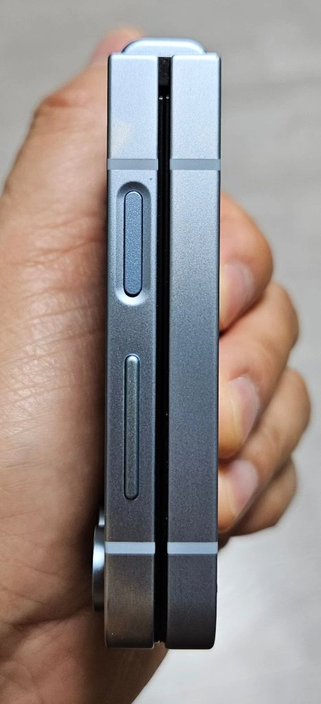갤럭시 Z플립6 블루 256GB 싸게 팝니다. 이미지
