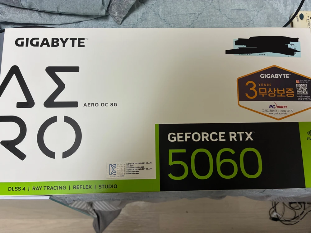 기가바이트 rtx5060 aero 3팬 화이트 이미지