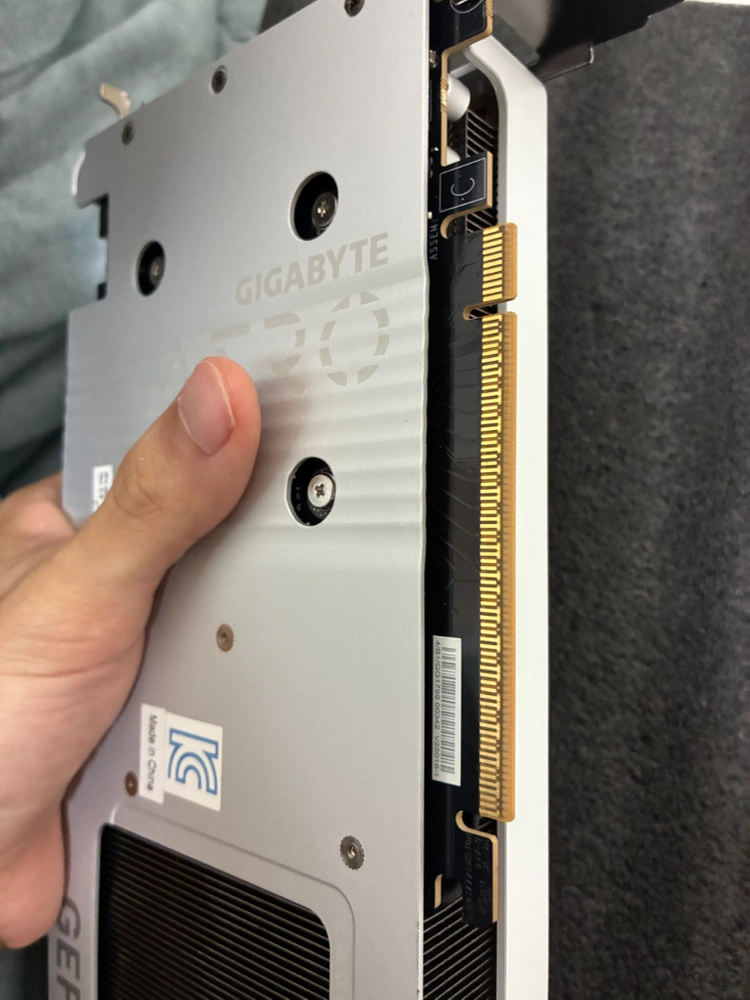 기가바이트 rtx5060 aero 3팬 화이트 이미지