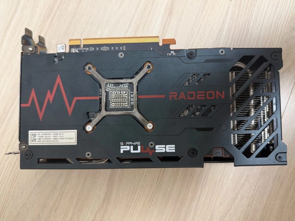 사파이어 라데온 RX 6600 XT 그래픽카드 이미지