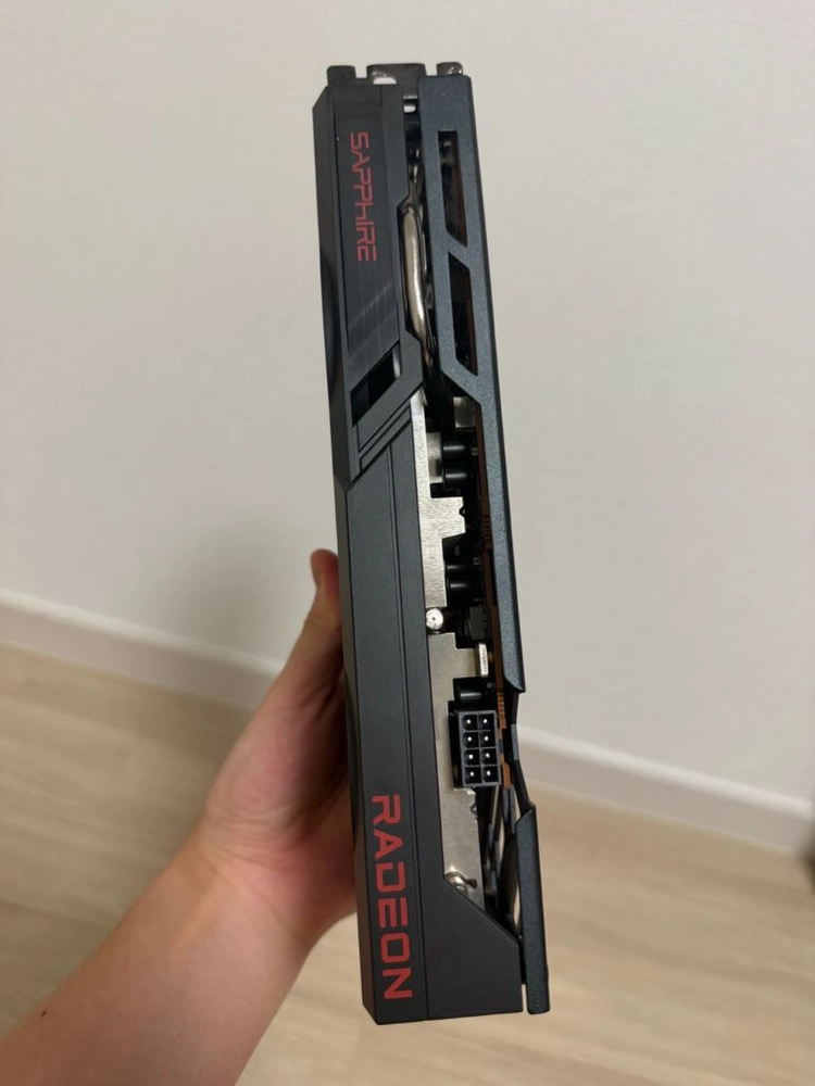 사파이어 라데온 RX 6600 XT 그래픽카드 이미지