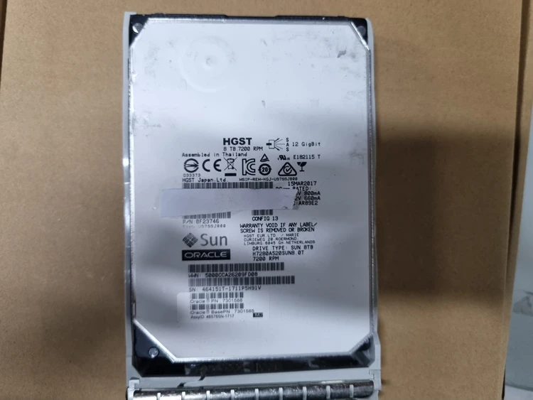 HITACHI HUH728080AL5200 3.5인치 8TB SAS HDD 판매합니다. 이미지
