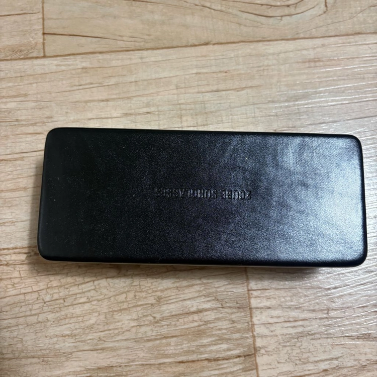 투큐브 투명 프레임 안경 이미지