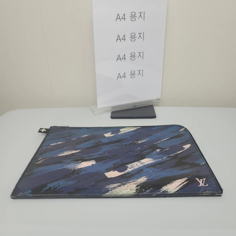 루이비통 M61751 카모플라주 포쉐트 주르 한정판 클러치백 (누나명품중고) 이미지