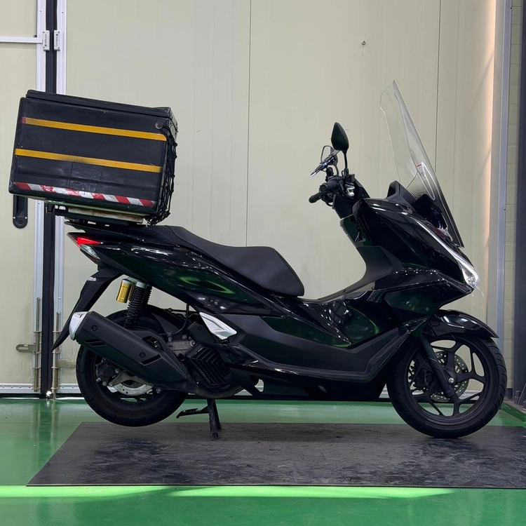 혼다 pcx125 25년식 짧은키로수 배달셋팅 저렴하게 판매합니다 이미지
