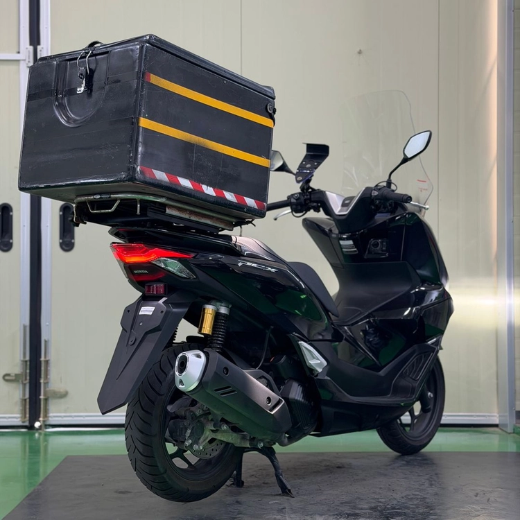 혼다 pcx125 25년식 짧은키로수 배달셋팅 저렴하게 판매합니다 이미지