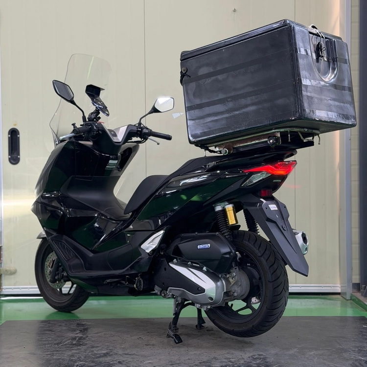 혼다 pcx125 25년식 짧은키로수 배달셋팅 저렴하게 판매합니다 이미지