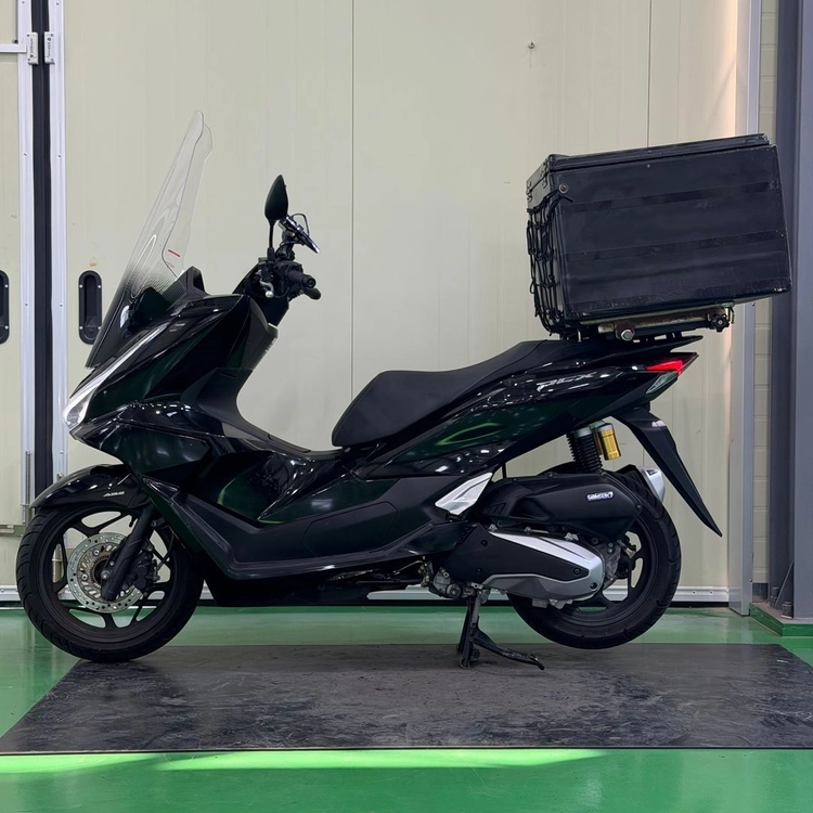 혼다 pcx125 25년식 짧은키로수 배달셋팅 저렴하게 판매합니다 이미지