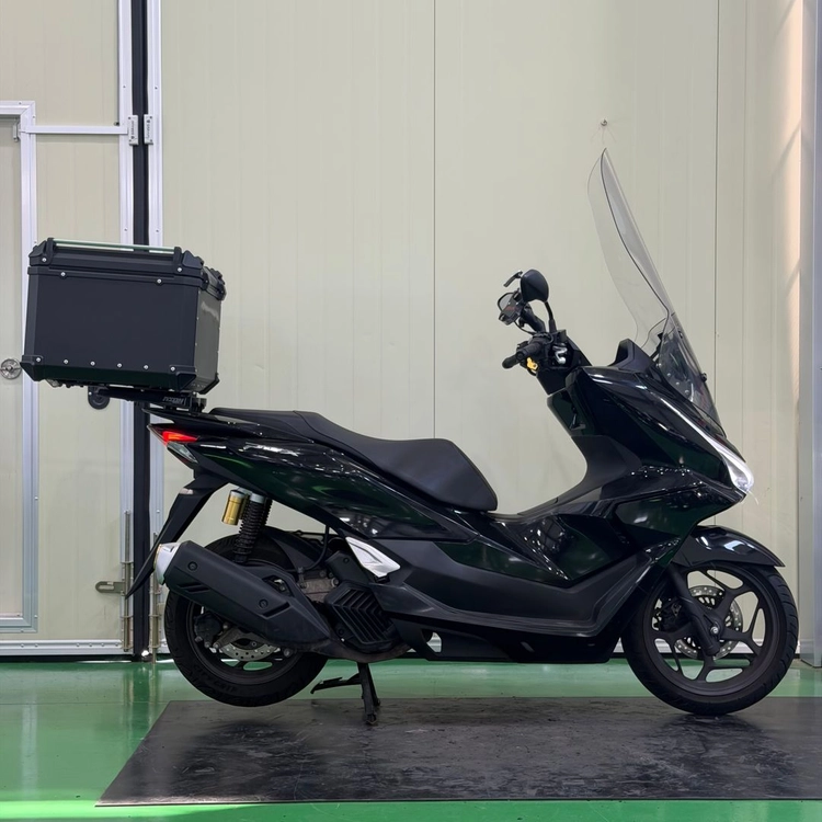 혼다 pcx125 25년식 1만8천키로 배달셋팅 저렴하게 판매합니다! 이미지