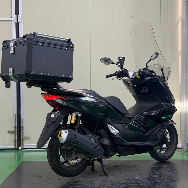 혼다 pcx125 25년식 1만8천키로 배달셋팅 저렴하게 판매합니다! 이미지