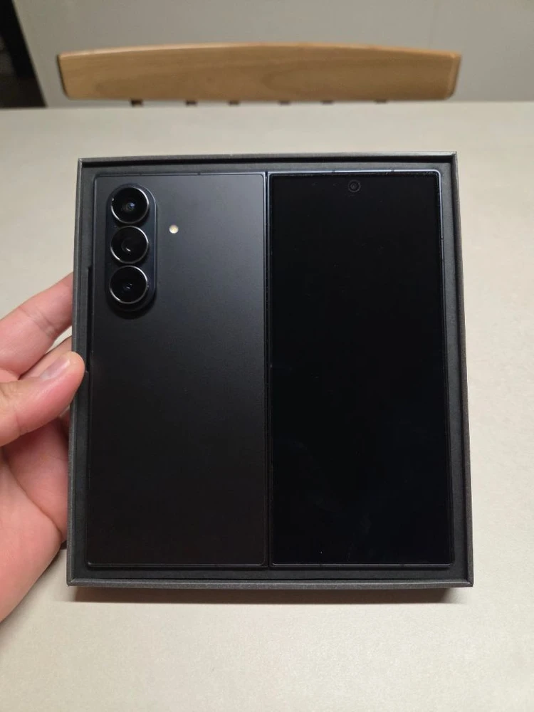 갤럭시 Z폴드7 512GB 블랙색상 이미지