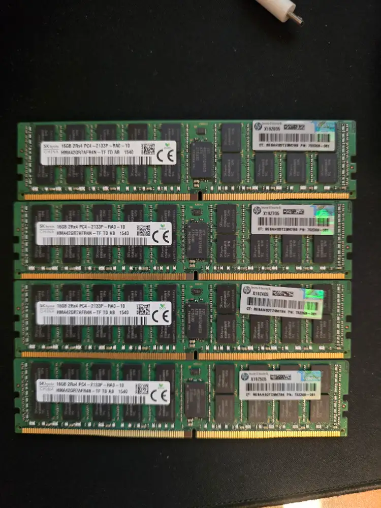 DDR4 16GB ECC 2133 메모리 4개 세트 이미지
