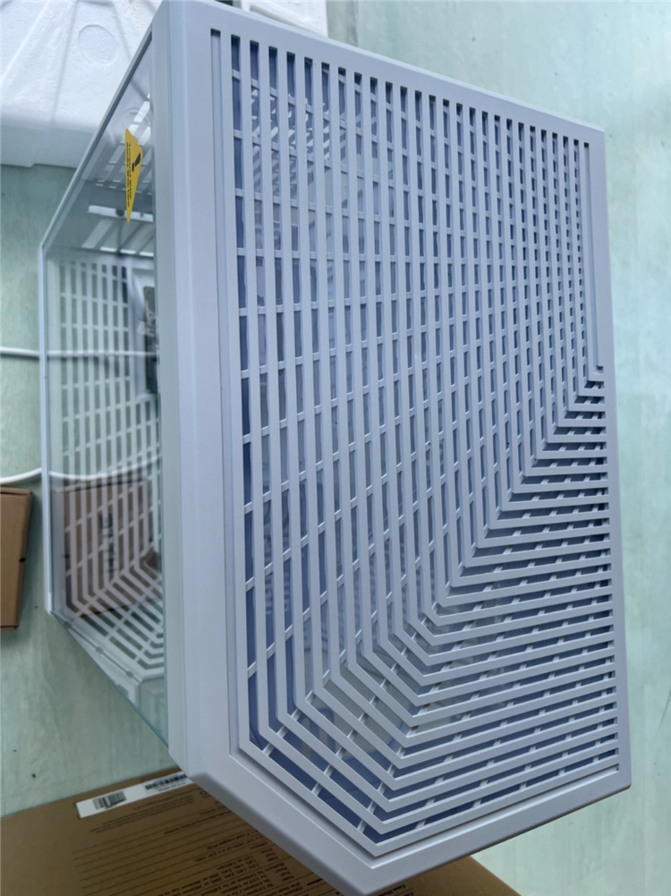 HYTE Y70 스노우화이트 pc 케이스 이미지