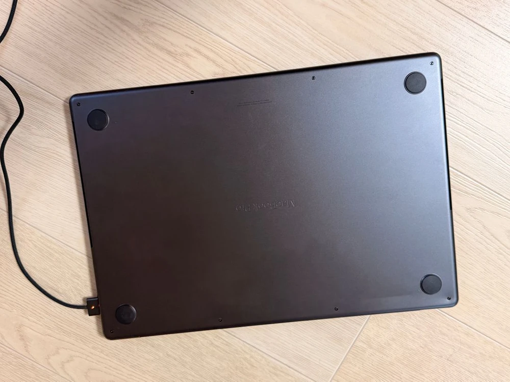 애플 맥북 프로 16인치 M3 Pro 스페이스 그레이 이미지