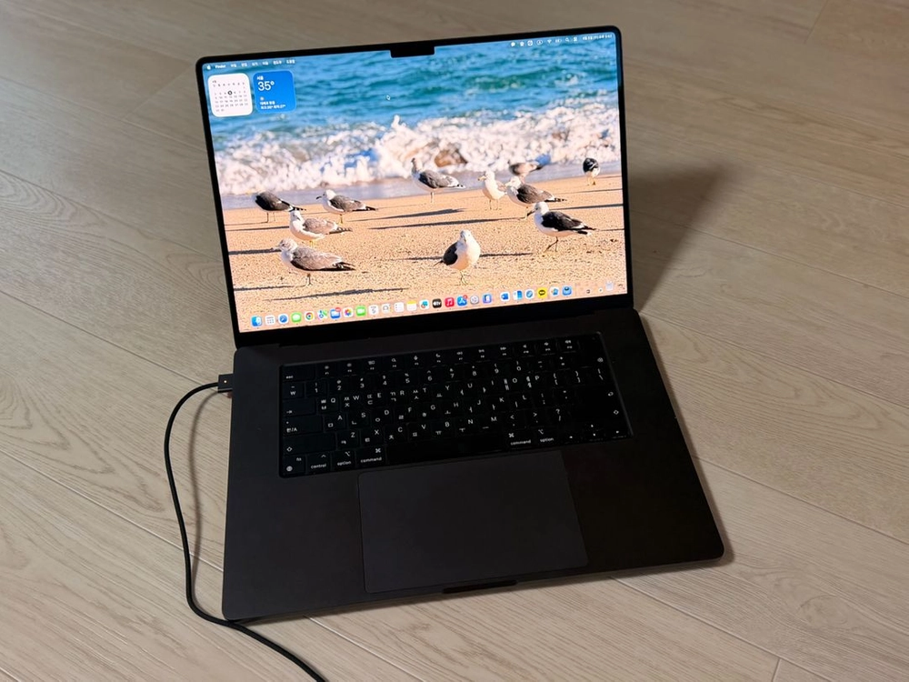 애플 맥북 프로 16인치 M3 Pro 스페이스 그레이 이미지