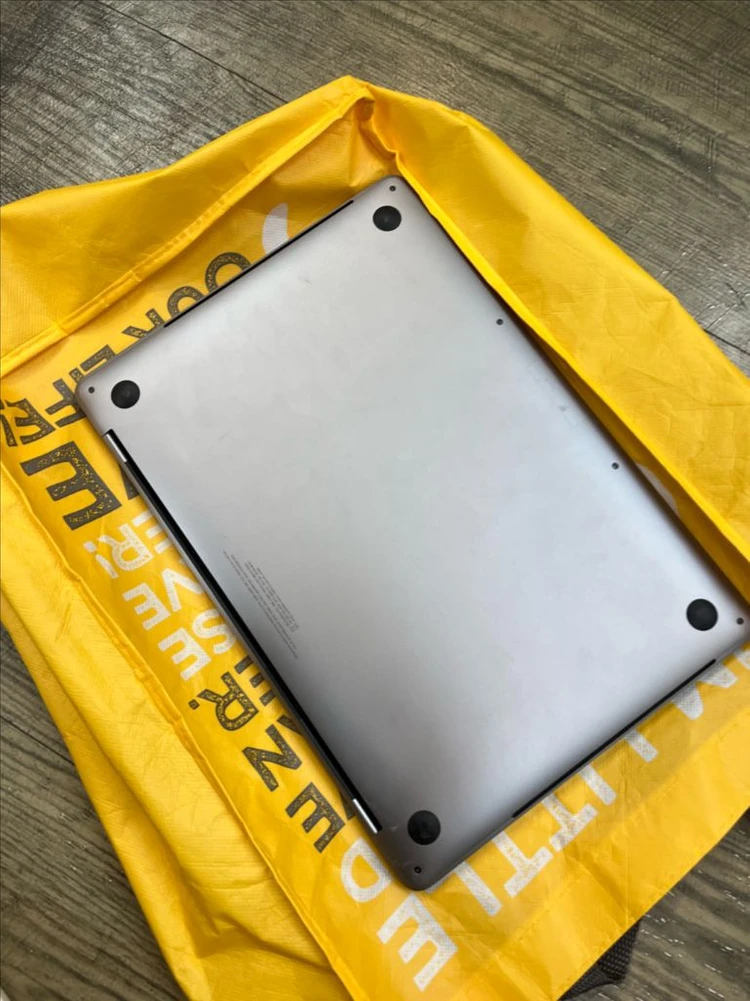 맥북프로 2018 13인치 i5 8gb 256 이미지