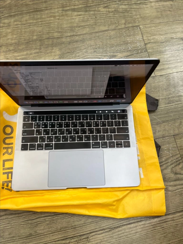 맥북프로 2018 13인치 i5 8gb 256 이미지