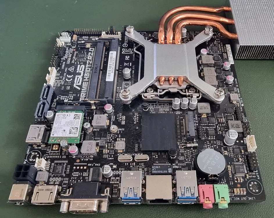 PRIME H310T2 R2.0 인텔 코어 i5-8400 및 방열판 포함 입니다. 이미지