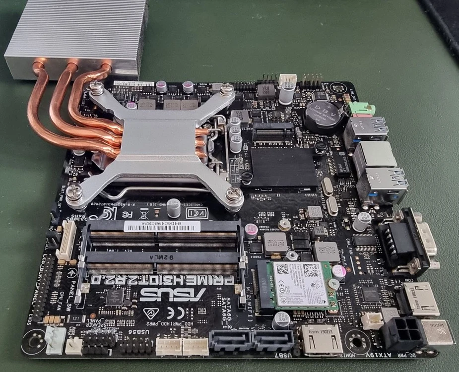 PRIME H310T2 R2.0 인텔 코어 i5-8400 및 방열판 포함 입니다. 이미지