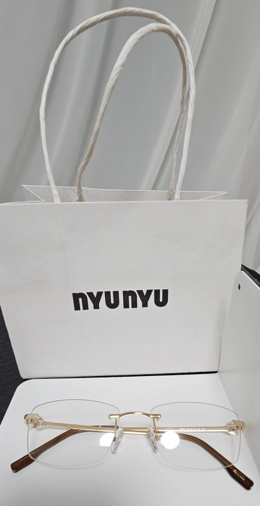 성수 뉴뉴하우스 금무테 안경 이미지