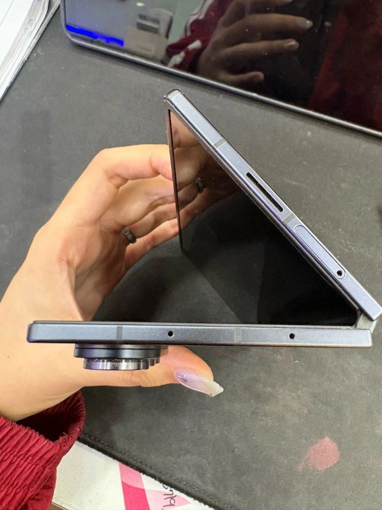 갤럭시 Z폴드7 256GB 블랙 중고폰 이미지