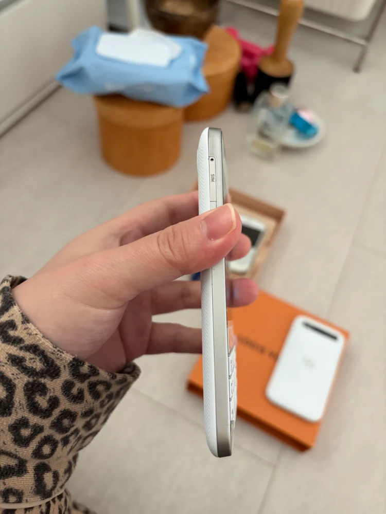 블랙베리 클래식 q20 화이트 이미지