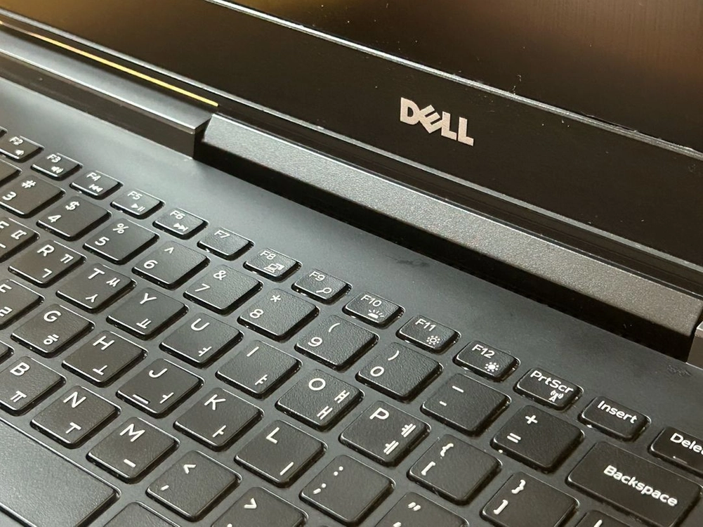 Dell inspiron 15 7000 게이밍 노트북 이미지
