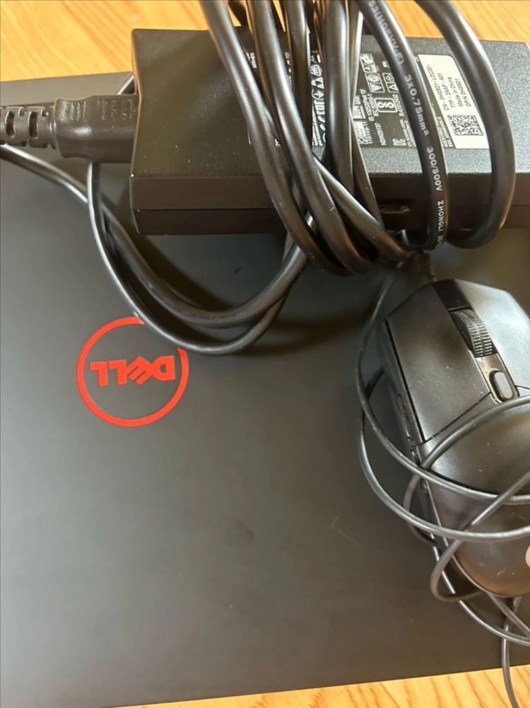Dell inspiron 15 7000 게이밍 노트북 이미지
