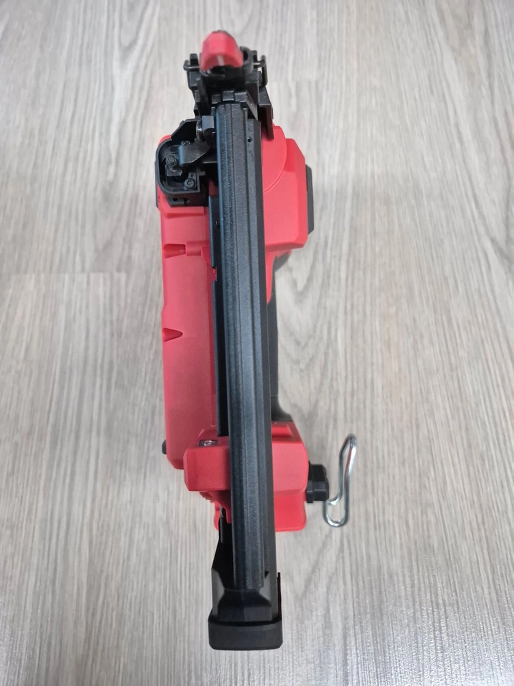 밀워키 충전 전동타카 M18 FN18GS 본체+케이스 이미지