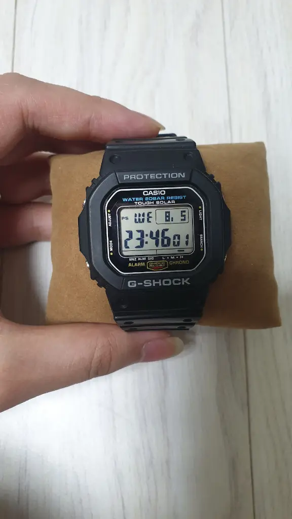 카시오 지샥 DW-5600 터프솔라 디지털 시계 이미지