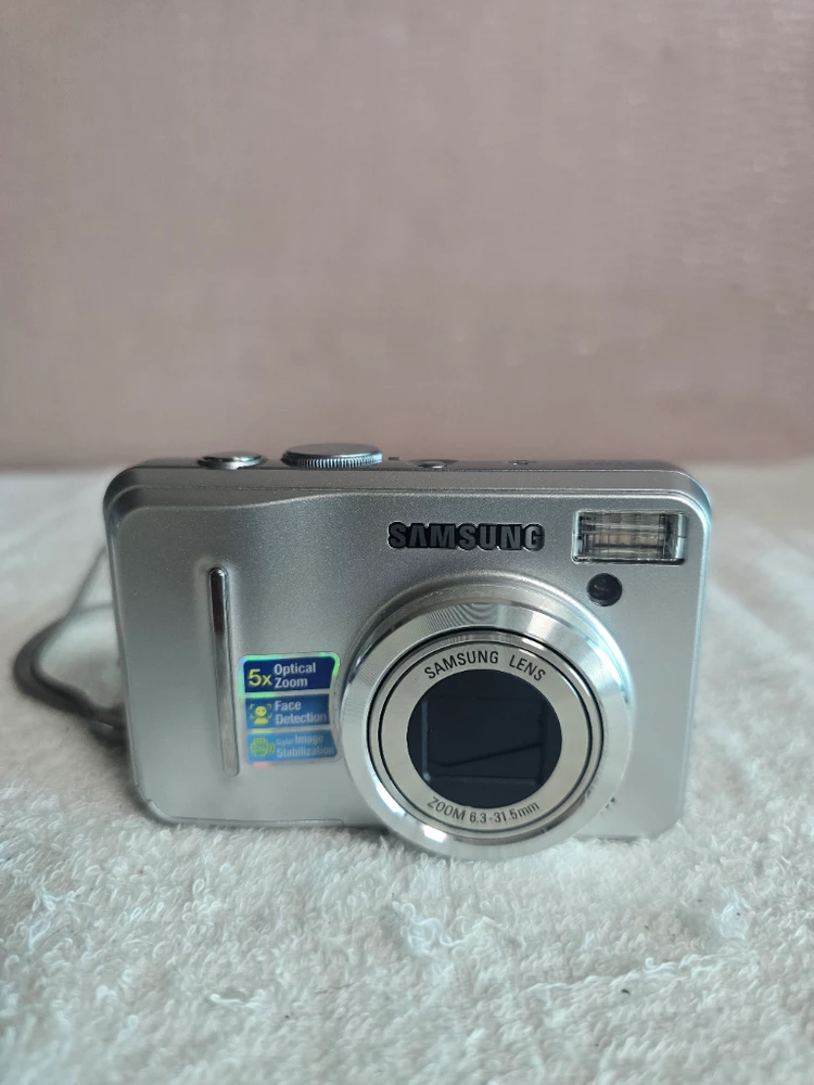 삼성 케녹스 S1060 실버 색상 디지털 카메라 이미지