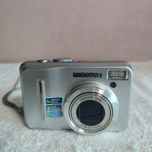 삼성 케녹스 S1060 실버 색상 디지털 카메라 이미지