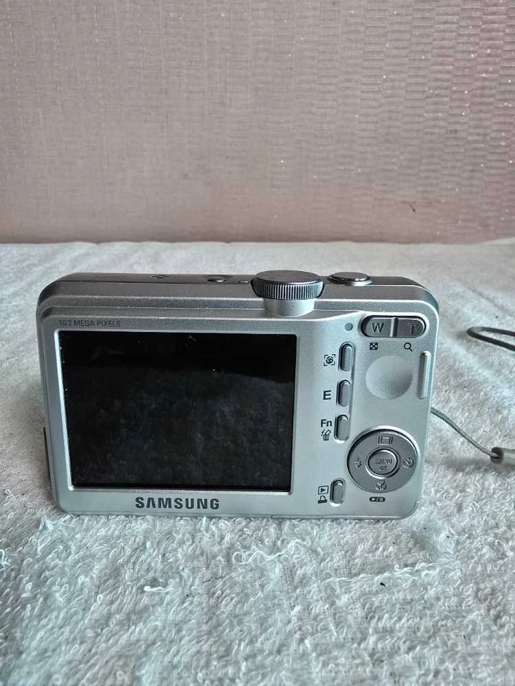 삼성 케녹스 S1060 실버 색상 디지털 카메라 이미지