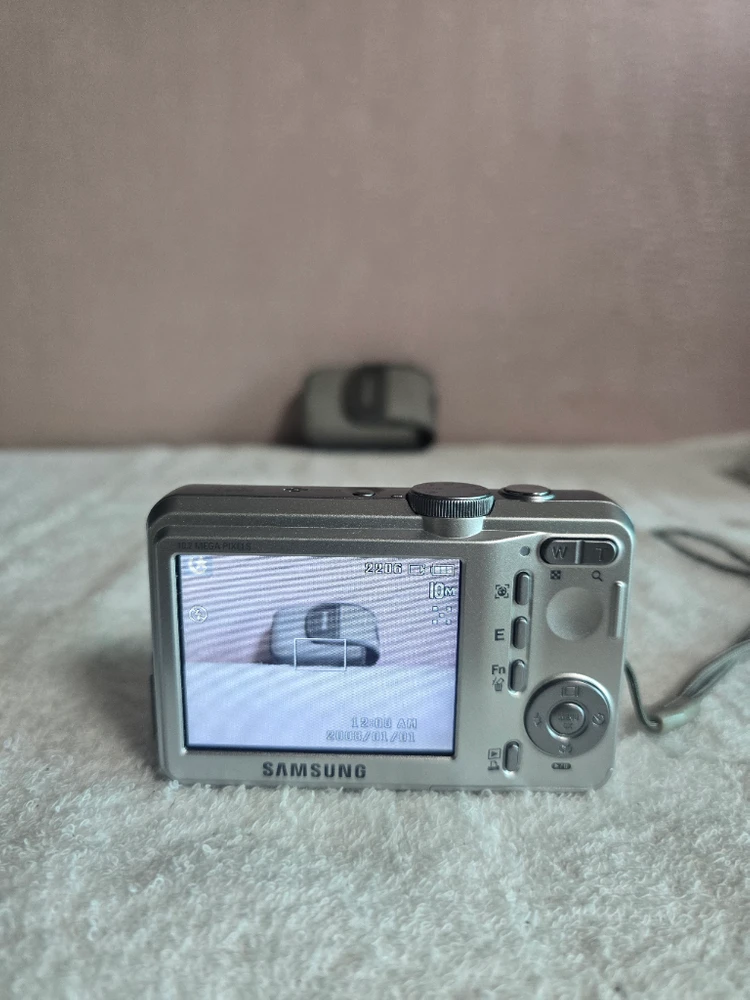 삼성 케녹스 S1060 실버 색상 디지털 카메라 이미지