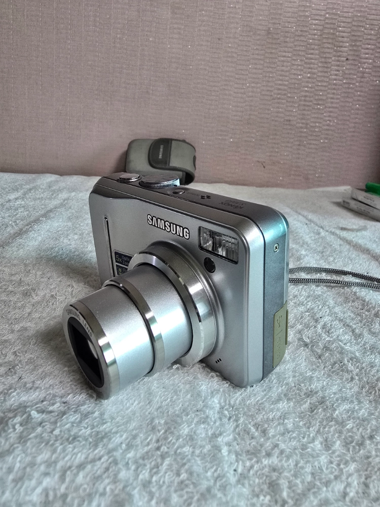 삼성 케녹스 S1060 실버 색상 디지털 카메라 이미지