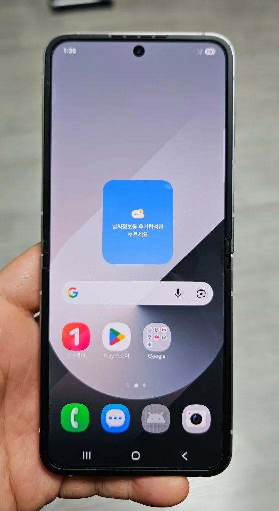 갤럭시 Z플립6 실버 256GB 싸게 팝니다. 이미지