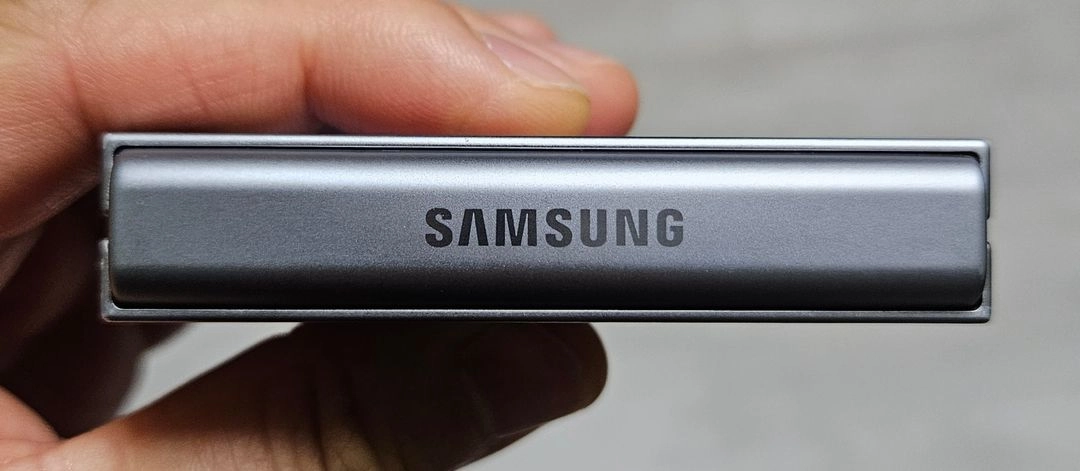 갤럭시 Z플립6 실버 256GB 싸게 팝니다. 이미지