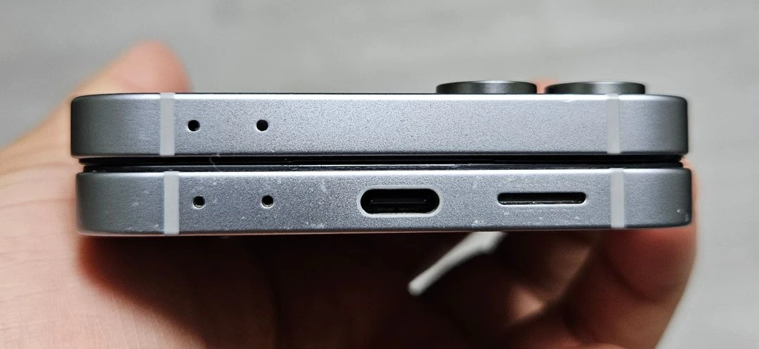 갤럭시 Z플립6 실버 256GB 싸게 팝니다. 이미지