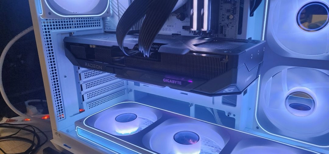 라데온 RX 9070 16g 팝니다 이미지