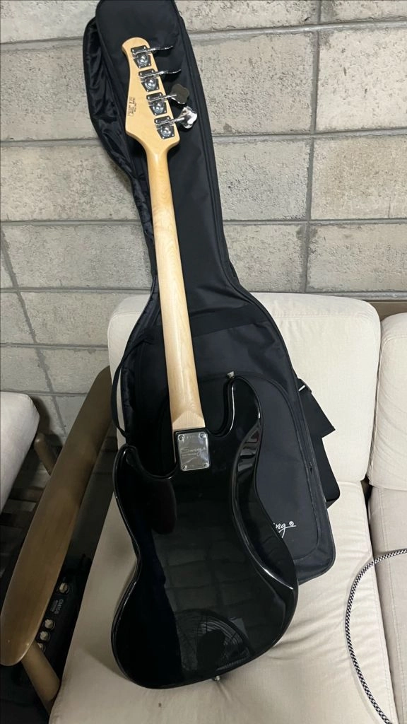 스윙 베이스기타와 엠프 이미지