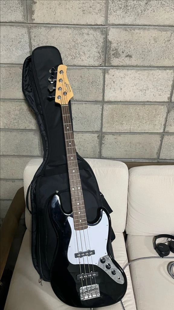 스윙 베이스기타와 엠프 이미지