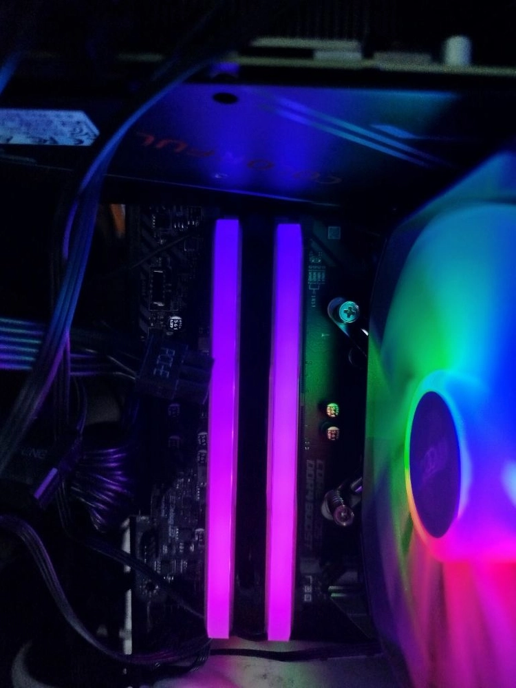 삼성전자 DDR4 2666mhz 8GB 램 2개 RGB 방열판 포함.- 전주시 이미지