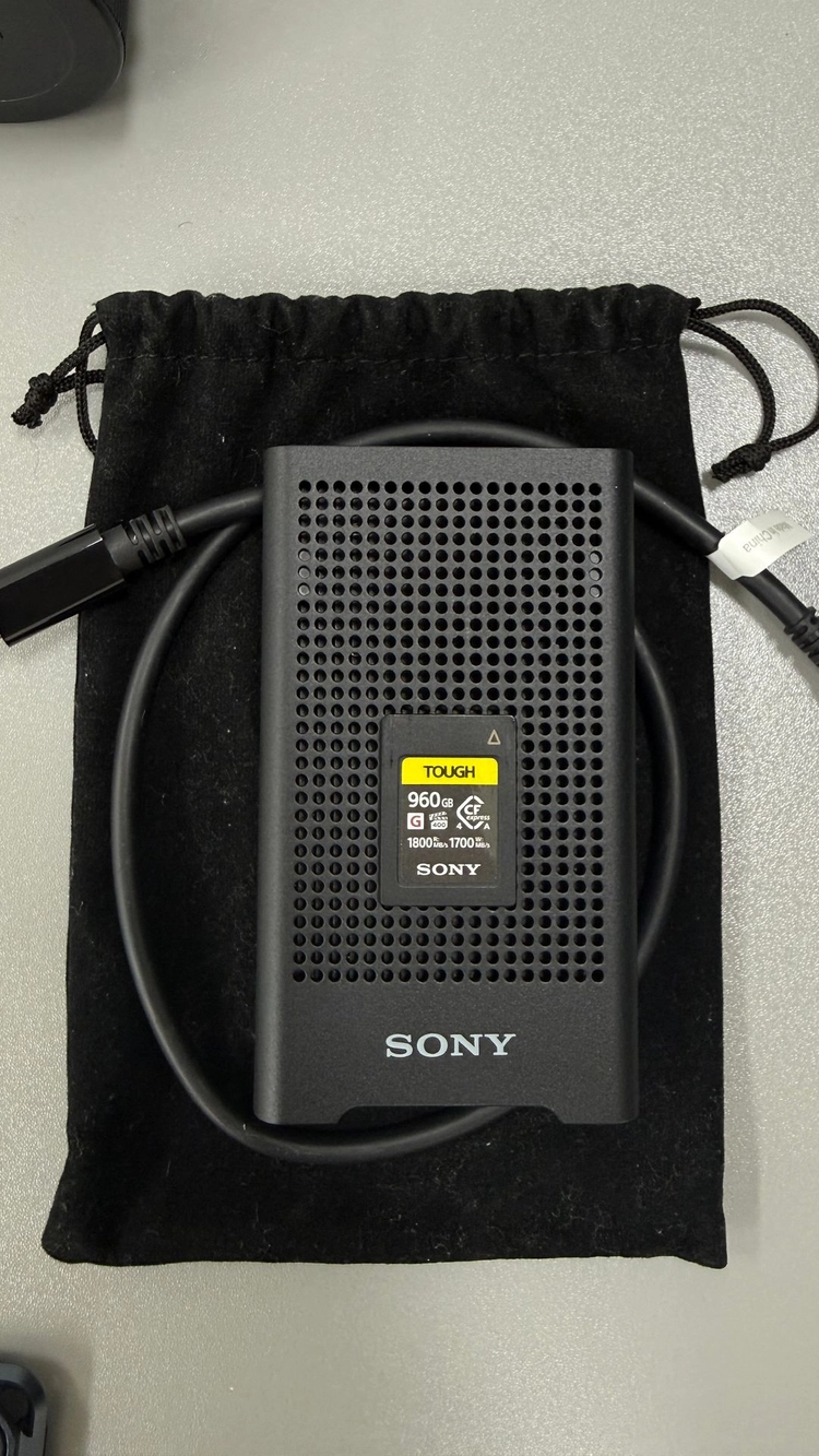 [민트급] A7M5 + 24-70gm2 + CFA 960gb + 각종 악세서리들 이미지
