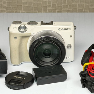 캐논 EOS M3 화이트, EFM 22mm F2 STM 렌즈 이미지