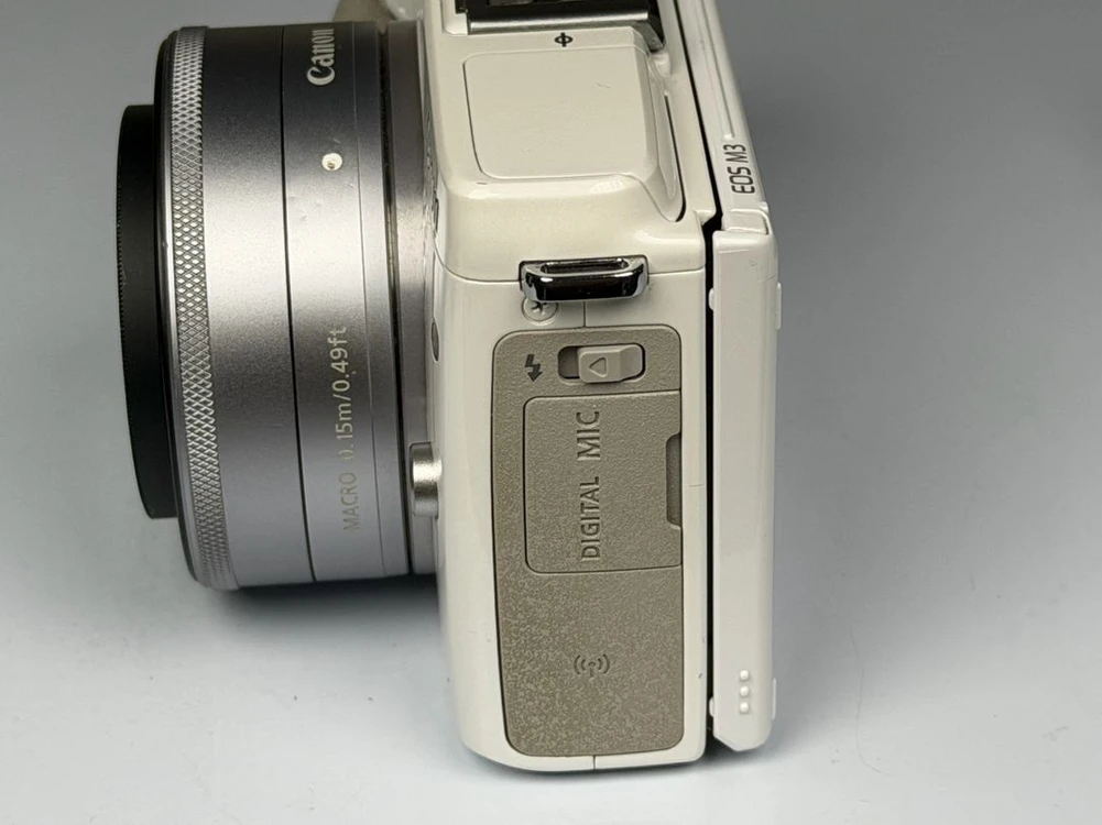 캐논 EOS M3 화이트, EFM 22mm F2 STM 렌즈 이미지