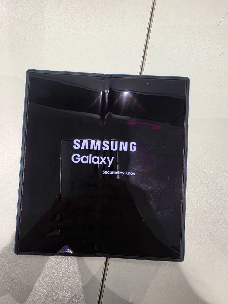 갤럭시폴드7 256G 자급제 - 안심되는 중고거래