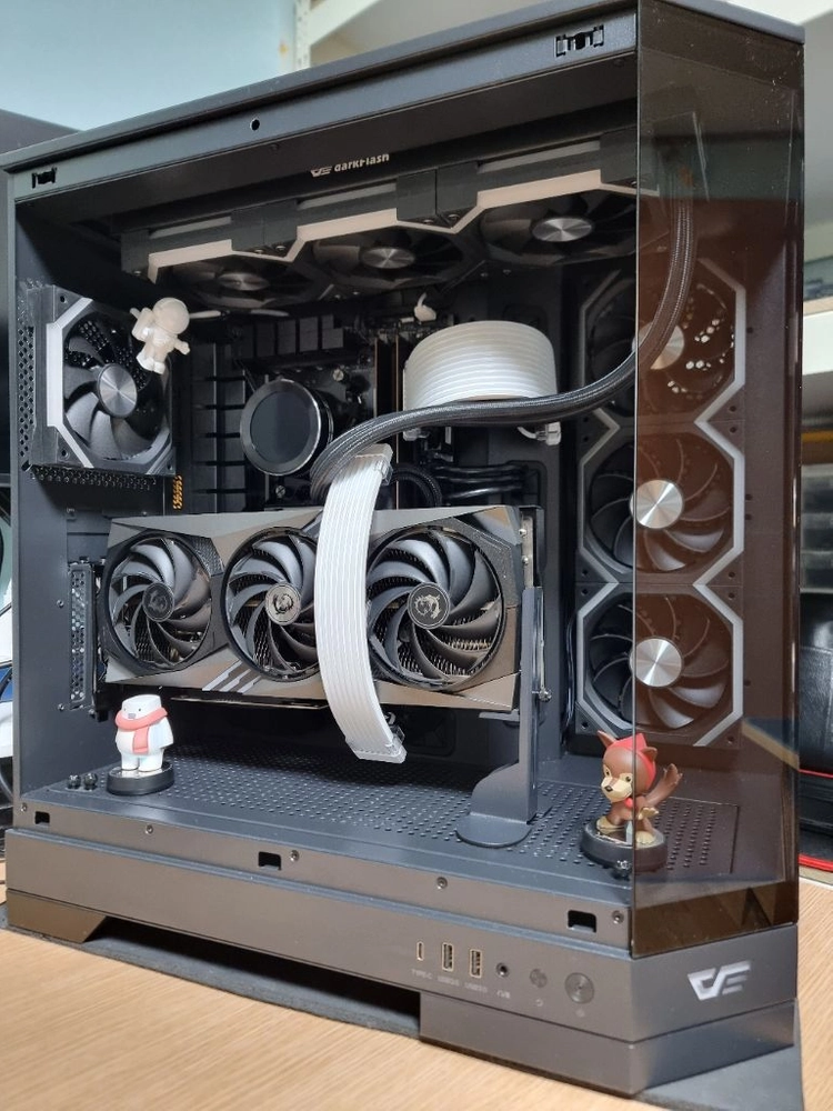 게이밍용 고사양 컴퓨터 7800x3d rtx 4070ti 판매합니다. 이미지