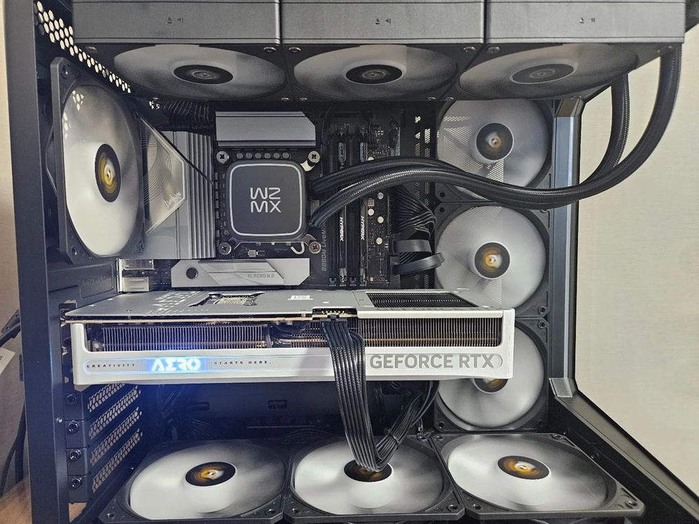 270K PLUS RTX 5080 AERO 850W GOLD 본체 - 안심되는 중고거래